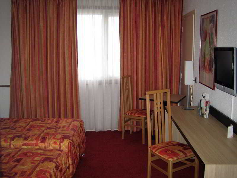 Inter-Hotel La Closerie Beaune 본느 객실 사진